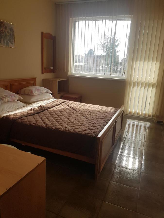 Hotel Dvete Brezi à Burgas Extérieur photo