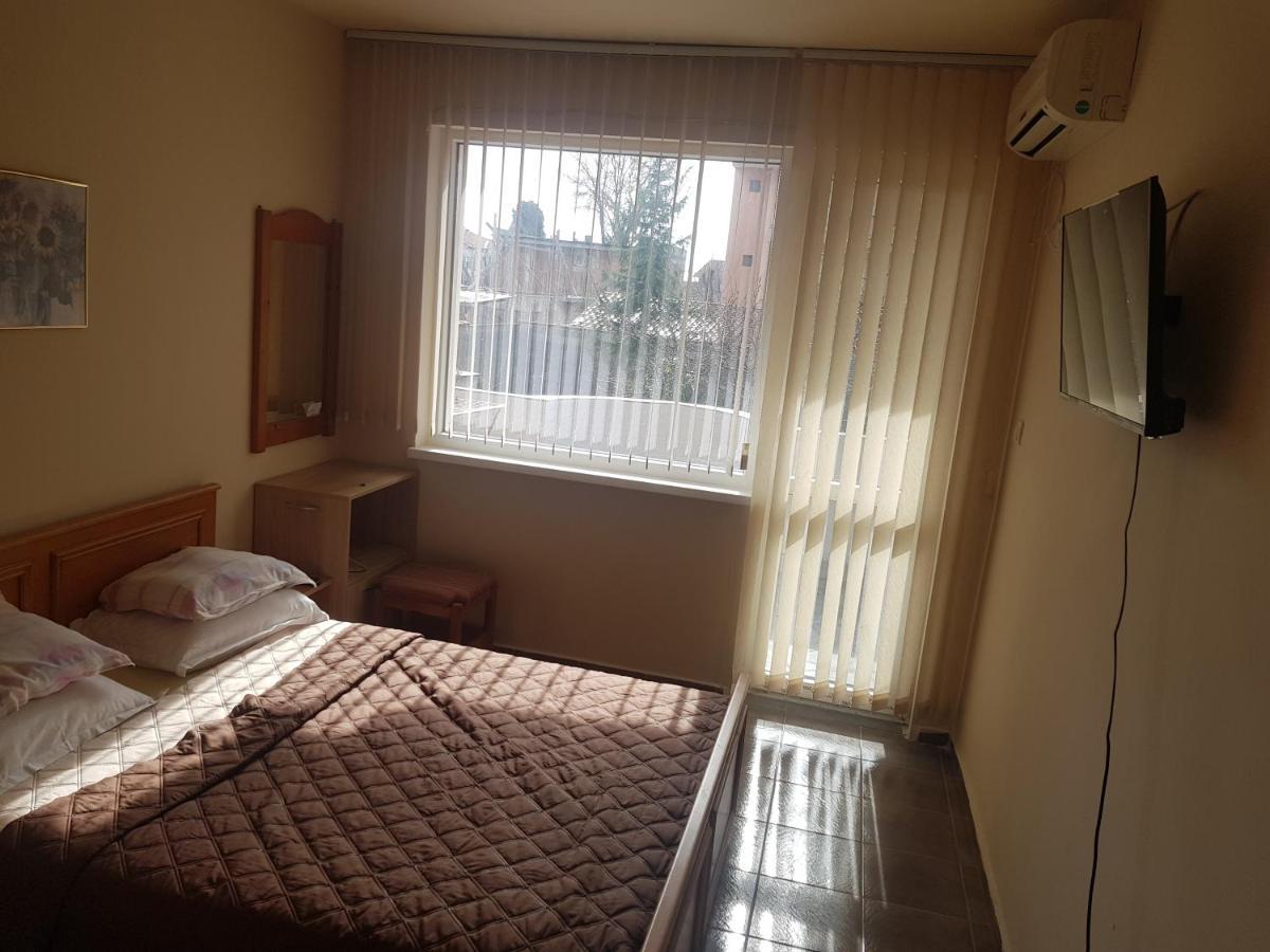Hotel Dvete Brezi à Burgas Extérieur photo