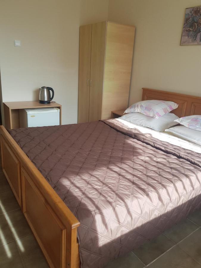 Hotel Dvete Brezi à Burgas Extérieur photo