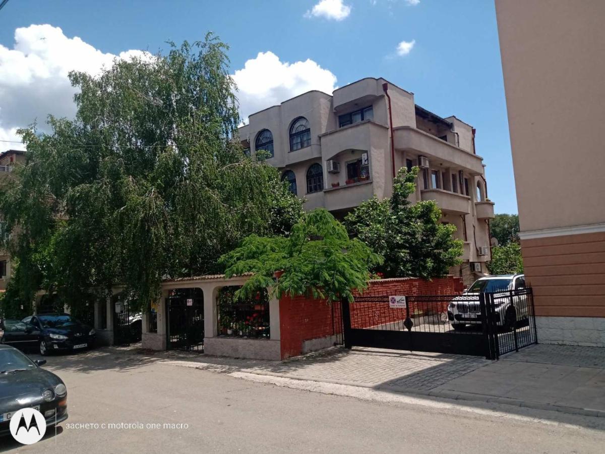 Hotel Dvete Brezi à Burgas Extérieur photo