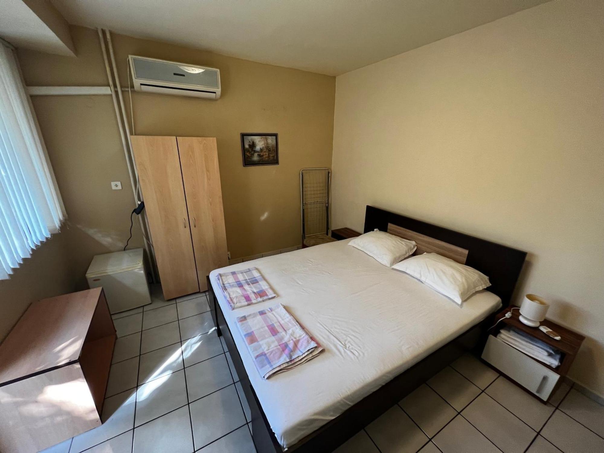 Hotel Dvete Brezi à Burgas Extérieur photo