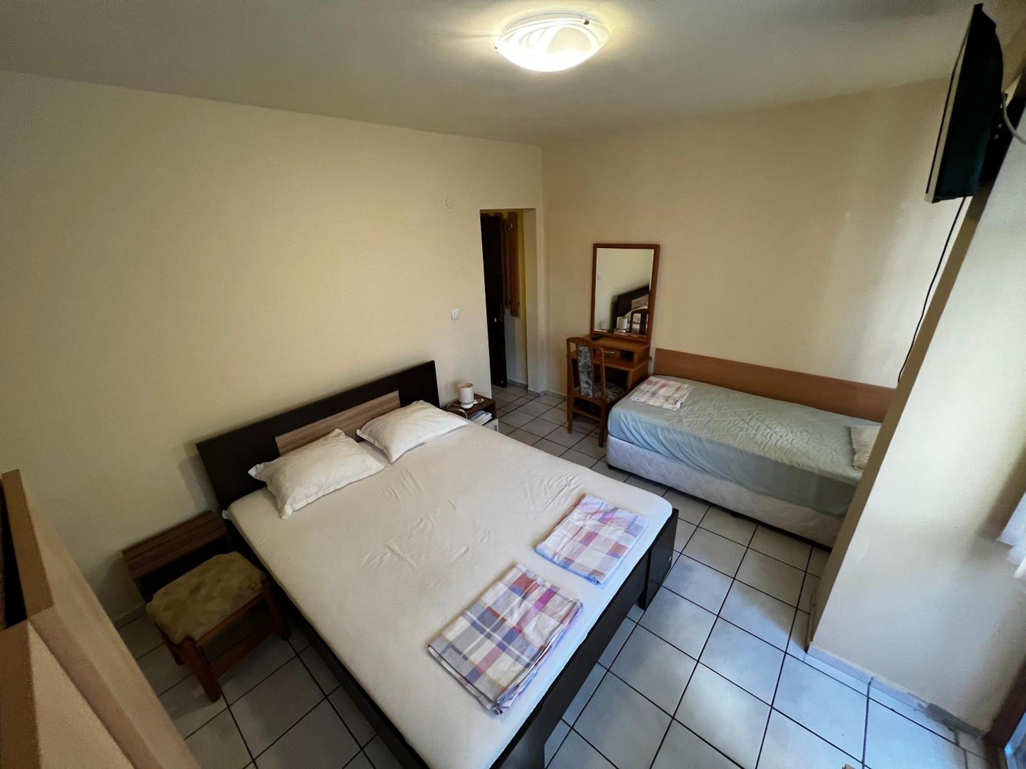 Hotel Dvete Brezi à Burgas Extérieur photo