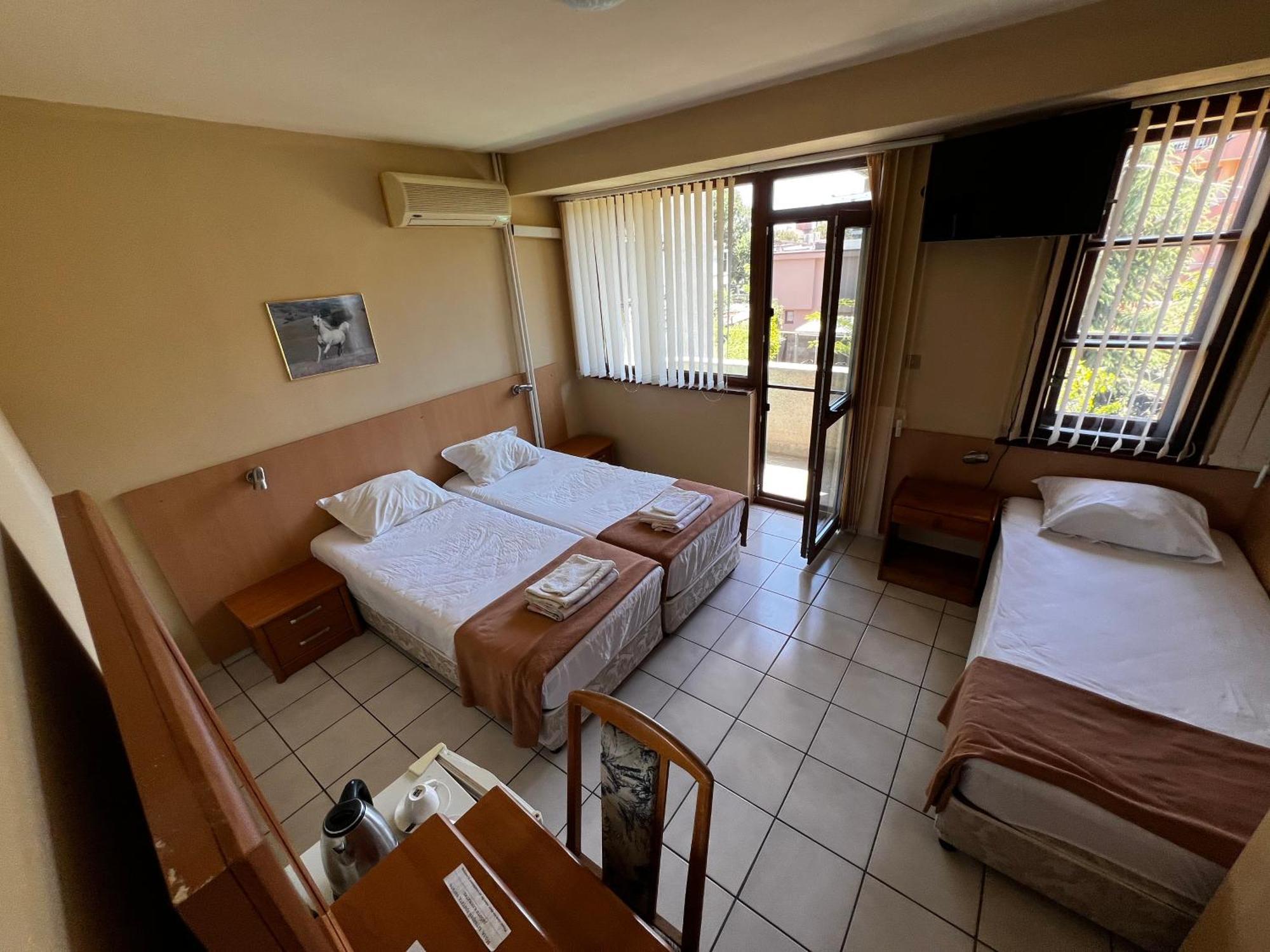 Hotel Dvete Brezi à Burgas Extérieur photo