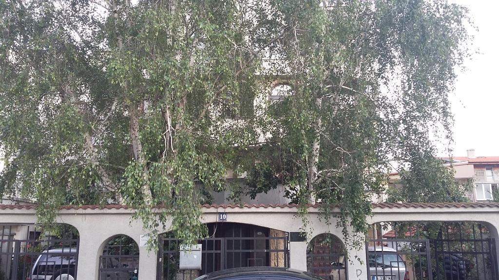 Hotel Dvete Brezi à Burgas Extérieur photo